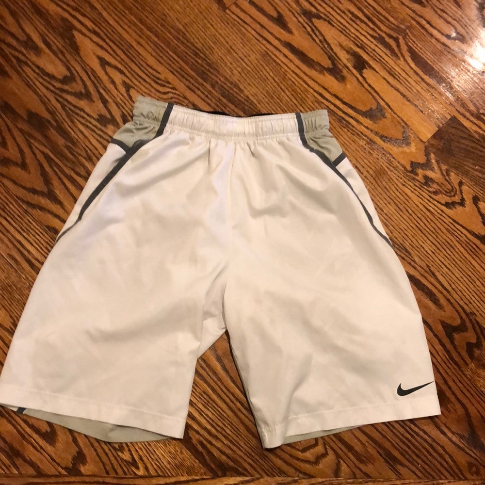 Nike mens shorts size Med